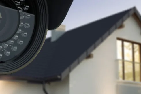 Überwachungskamera vor Haus